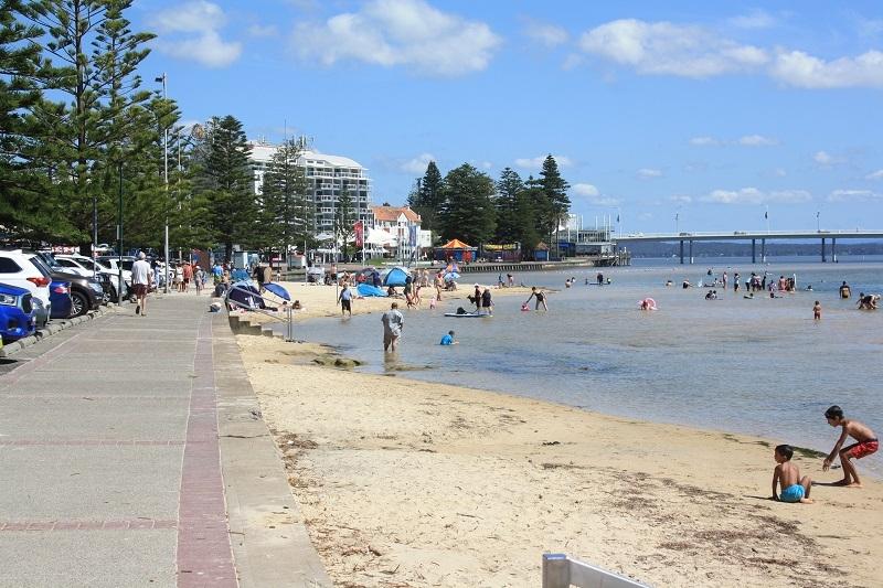 beautiful waterfront at the entrance nsw
